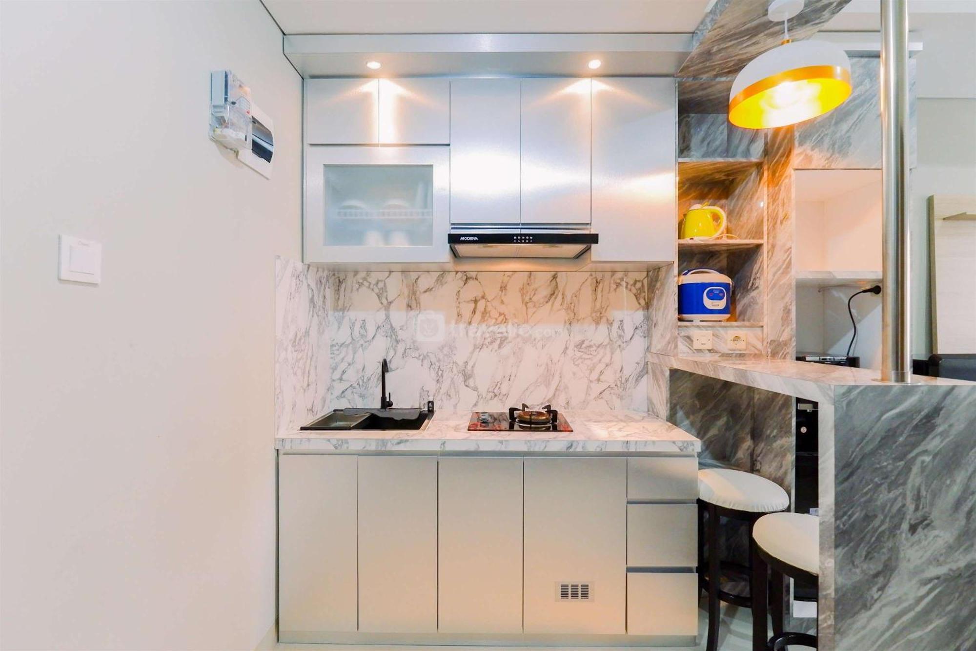 Homey And Minimalist 1br Royal Sentul Park By Travelio Apartemen