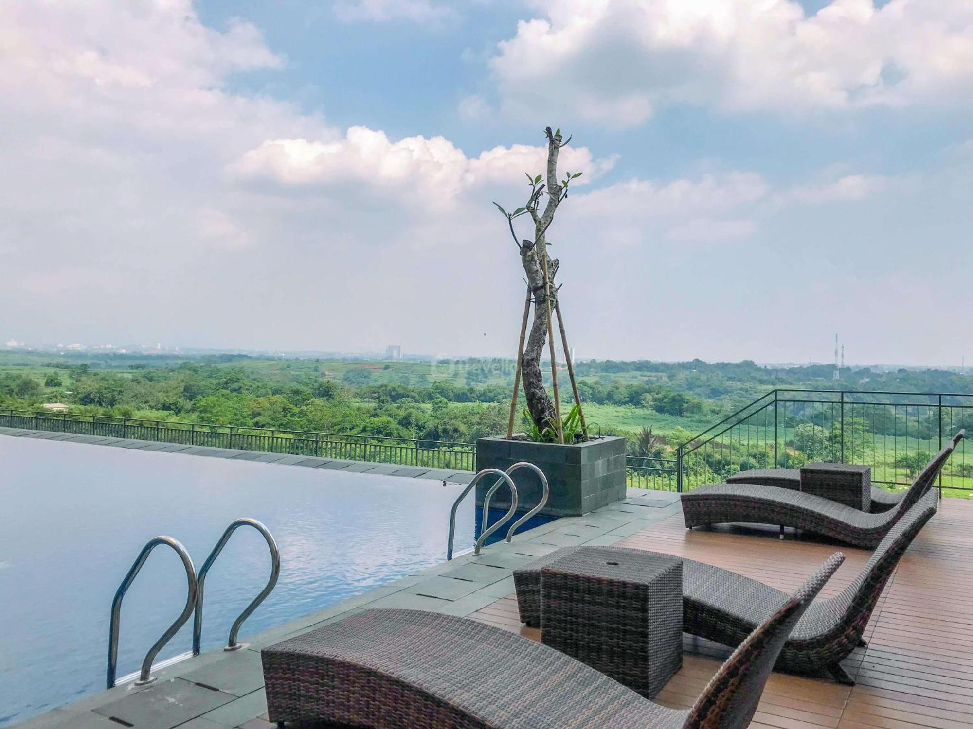 Homey And Minimalist 1br Royal Sentul Park By Travelio Bogor