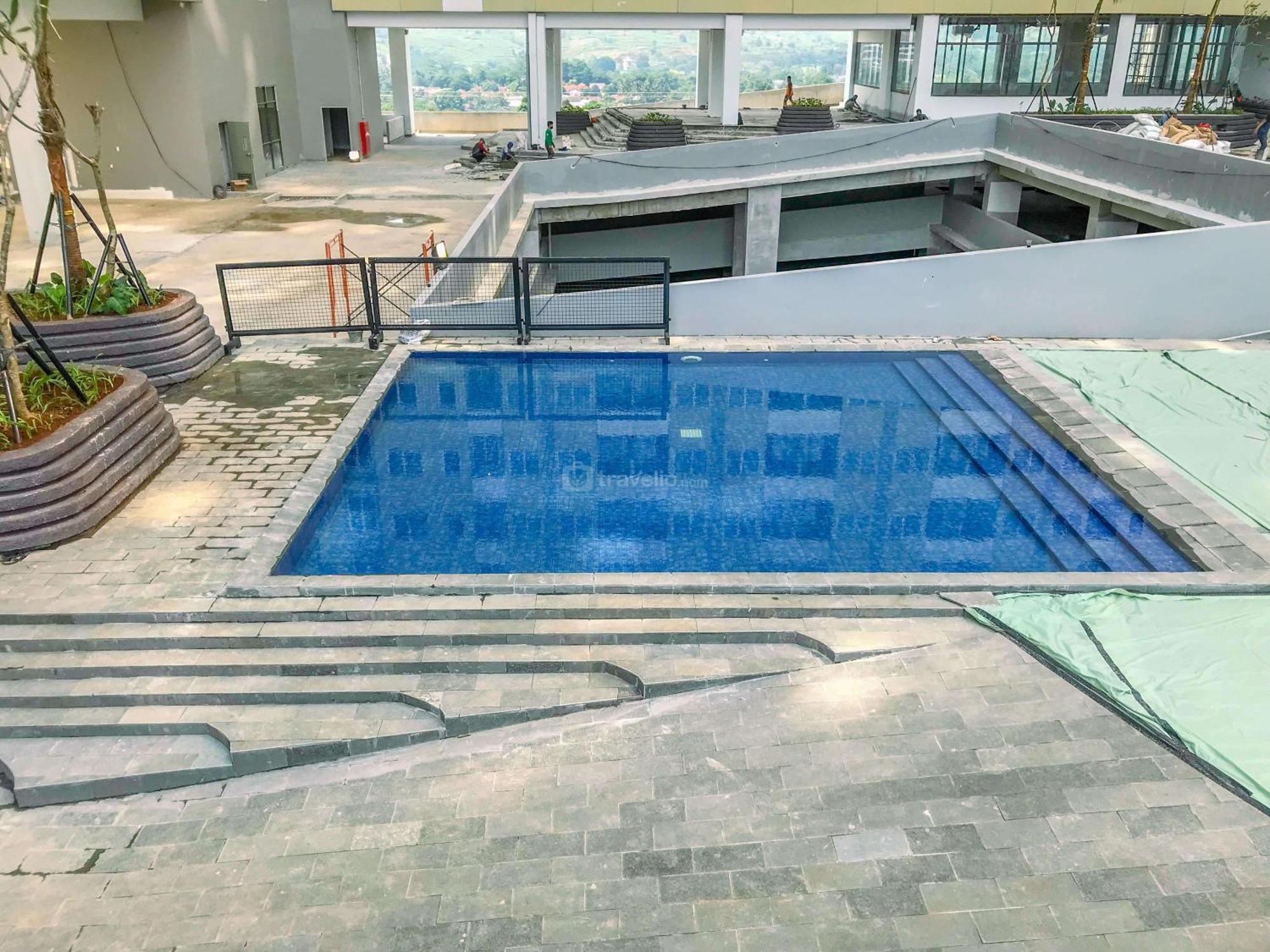 Homey And Minimalist 1br Royal Sentul Park By Travelio * Bogor