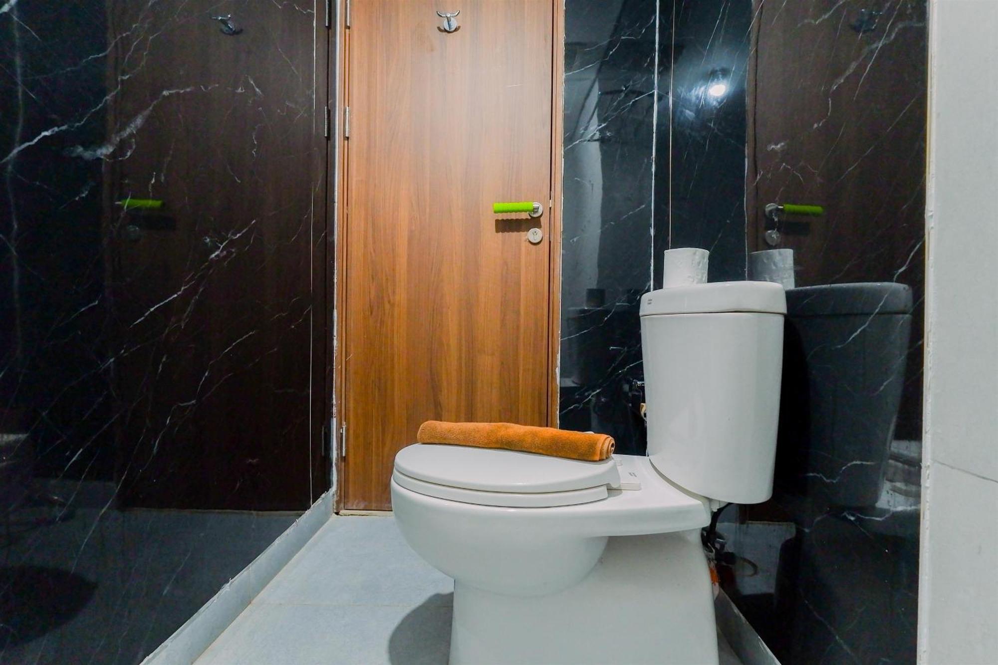 Apartemen Homey And Minimalist 1br Royal Sentul Park By Travelio Bogor